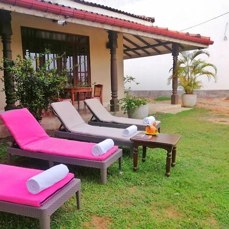 Nalendra Villa - Oceanfront Hikkaduwa Kültér fotó