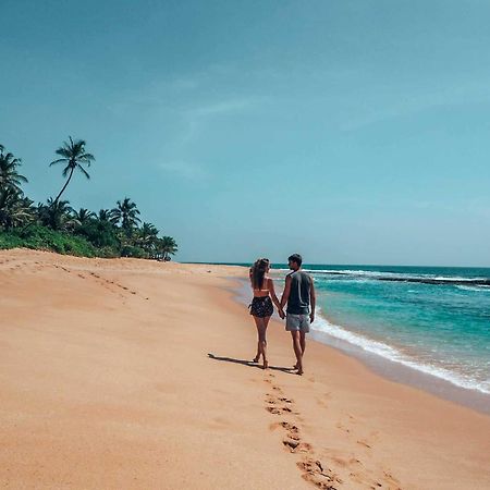 Nalendra Villa - Oceanfront Hikkaduwa Kültér fotó