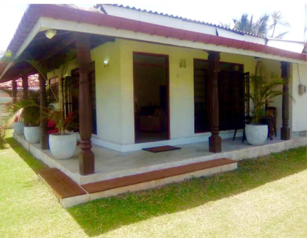 Nalendra Villa - Oceanfront Hikkaduwa Kültér fotó