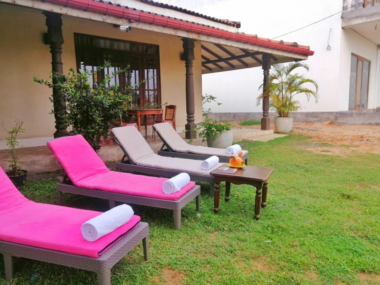 Nalendra Villa - Oceanfront Hikkaduwa Kültér fotó