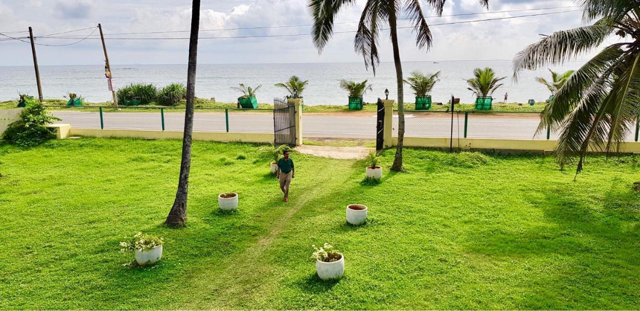 Nalendra Villa - Oceanfront Hikkaduwa Kültér fotó